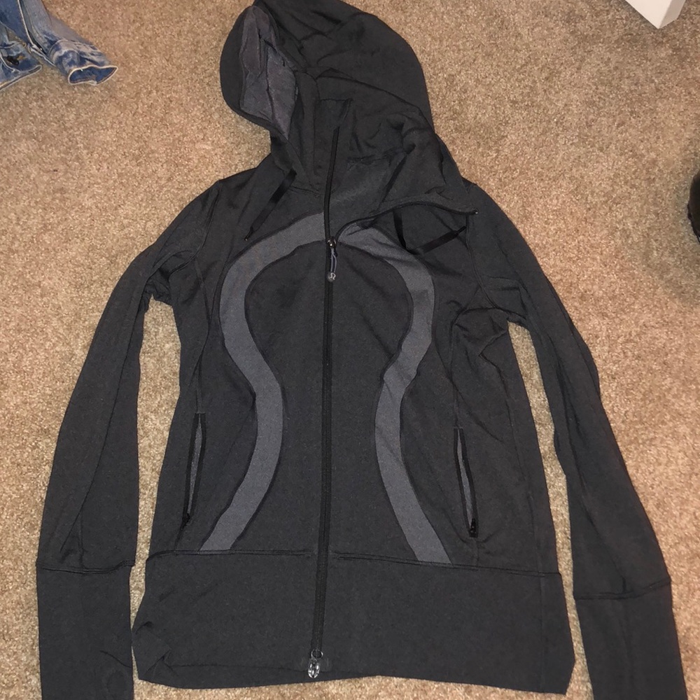 LuLulemon zip up hoodie with pockets